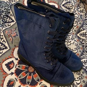 NWT Arizona Blue Velvet Combat Boots